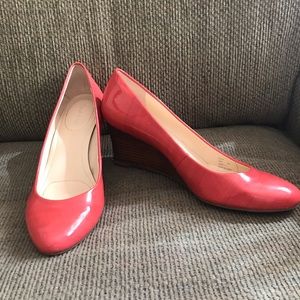 🌺 Gorgeous coral Calvin Klein wedge shoes - sz 9